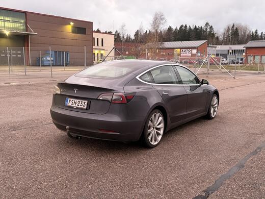 Tesla Model 3 vaihtoauto