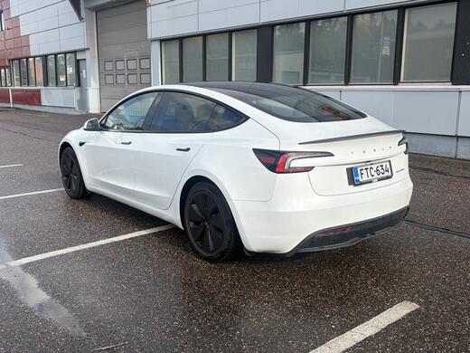 Tesla Model 3 vaihtoauto