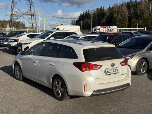 Toyota Auris vaihtoauto