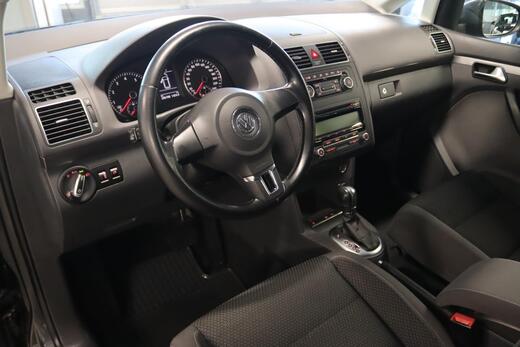 Volkswagen Touran vaihtoauto