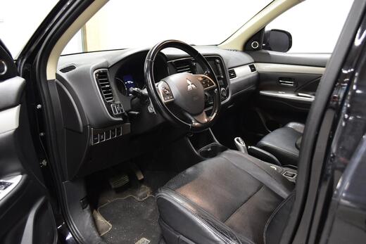 Mitsubishi Outlander PHEV vaihtoauto