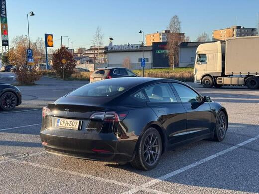 Tesla Model 3 vaihtoauto