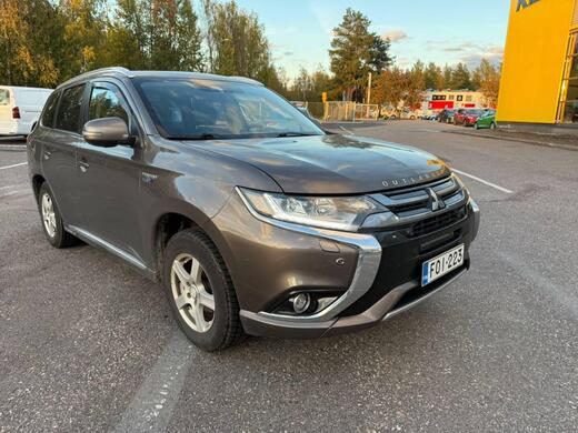 Mitsubishi Outlander PHEV vaihtoauto