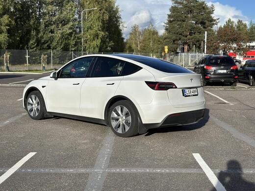 Tesla Model Y vaihtoauto