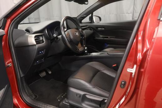 Toyota C-HR vaihtoauto