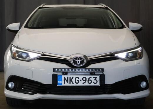 Toyota Auris vaihtoauto