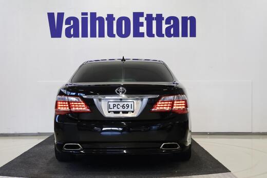 Toyota Crown vaihtoauto