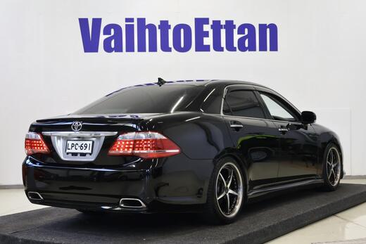 Toyota Crown vaihtoauto
