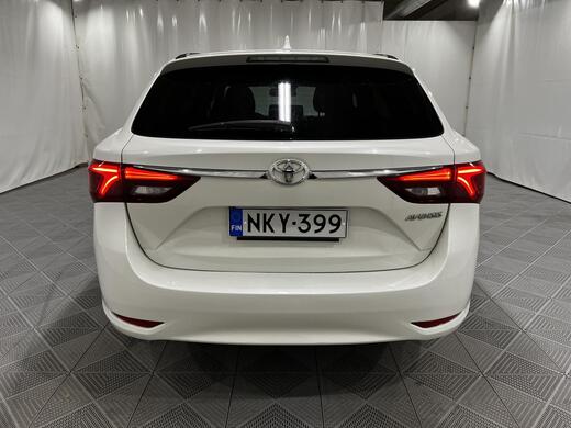 Toyota Avensis vaihtoauto