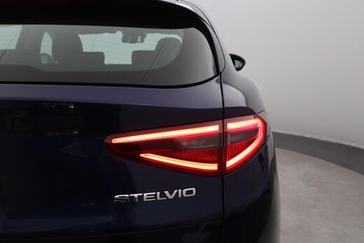 Alfa Romeo Stelvio vaihtoauto