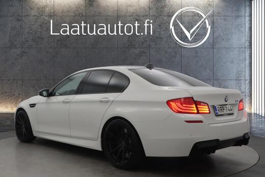BMW M5 vaihtoauto