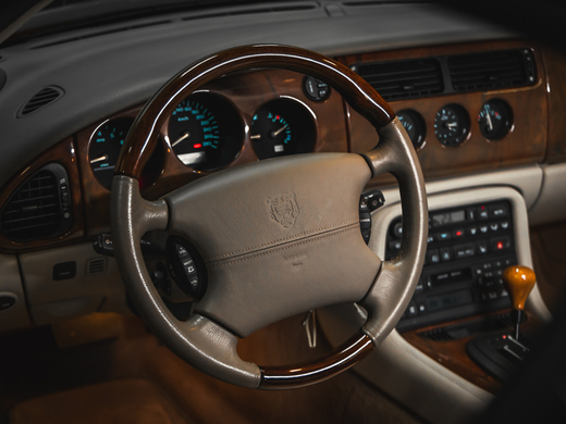 Jaguar XKR vaihtoauto