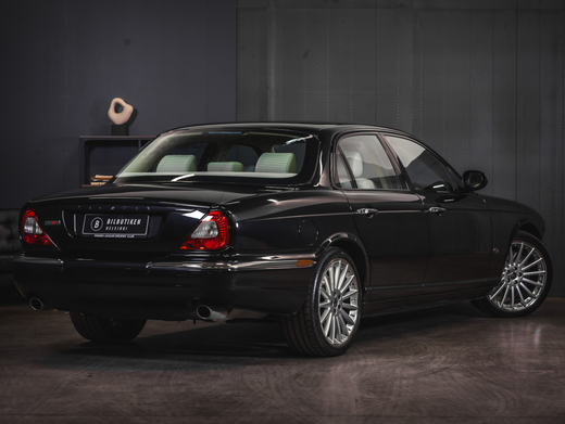 Jaguar XJR vaihtoauto