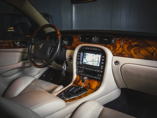 Jaguar XJR vaihtoauto