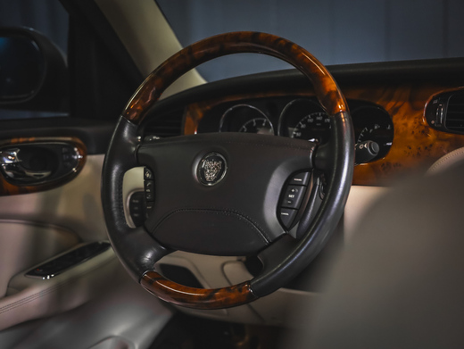 Jaguar XJR vaihtoauto