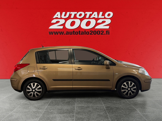 Nissan Tiida vaihtoauto