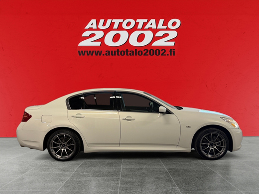Nissan Skyline vaihtoauto