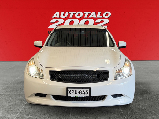 Nissan Skyline vaihtoauto