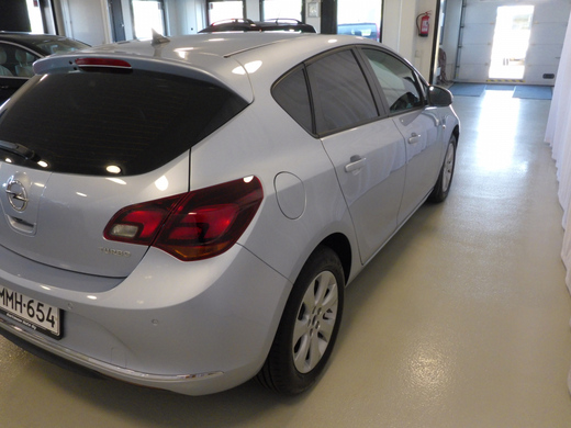 Opel Astra vaihtoauto