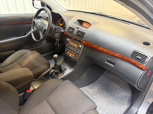 Toyota Avensis vaihtoauto