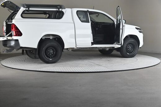 Toyota Hilux vaihtoauto