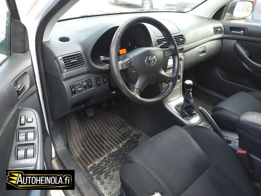 Toyota Avensis vaihtoauto