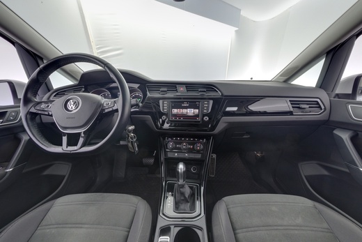 Volkswagen Touran vaihtoauto