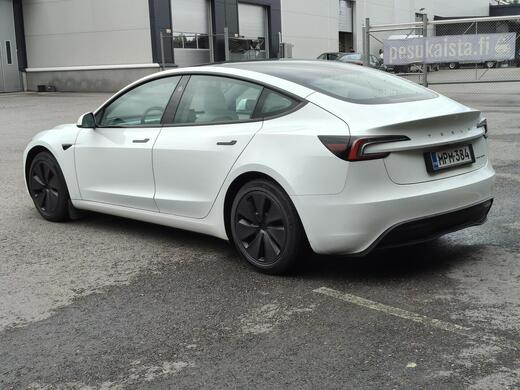 Tesla Model 3 vaihtoauto