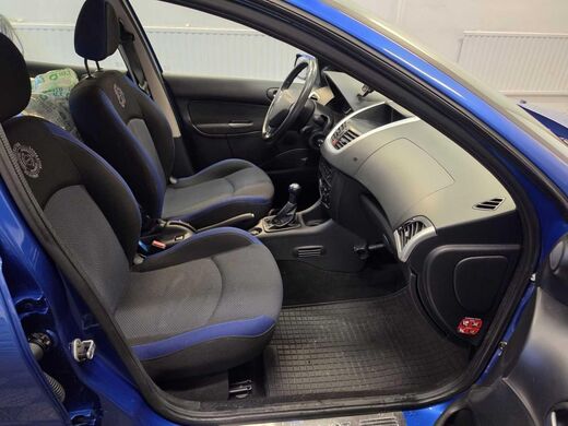 Peugeot 206 + vaihtoauto