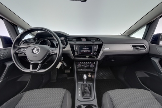 Volkswagen Touran vaihtoauto