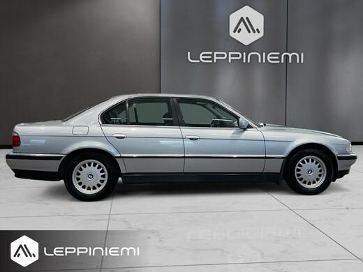 BMW 735 vaihtoauto