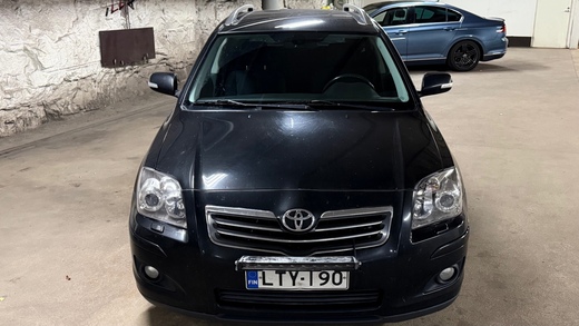 Toyota Avensis vaihtoauto
