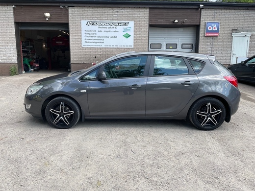 Opel Astra vaihtoauto