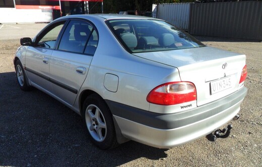 Toyota Avensis vaihtoauto