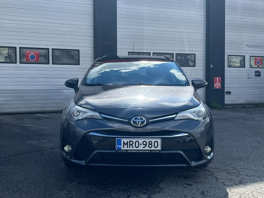 Toyota Avensis vaihtoauto