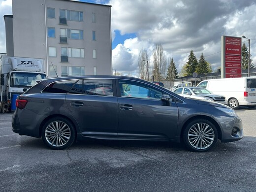 Toyota Avensis vaihtoauto