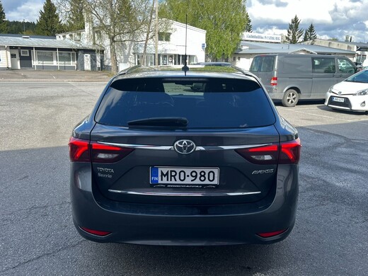 Toyota Avensis vaihtoauto