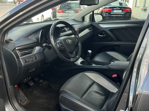 Toyota Avensis vaihtoauto