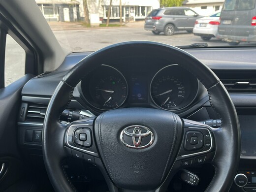 Toyota Avensis vaihtoauto