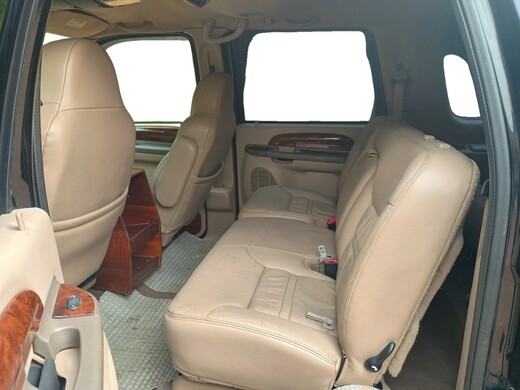 Ford Excursion vaihtoauto