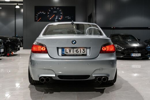 BMW M5 vaihtoauto