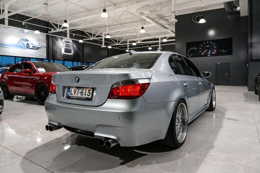 BMW M5 vaihtoauto