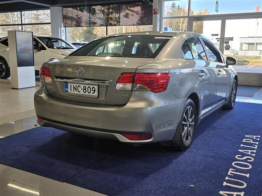 Toyota Avensis vaihtoauto