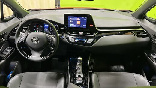 Toyota C-HR vaihtoauto
