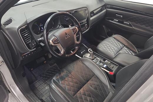 Mitsubishi Outlander PHEV vaihtoauto