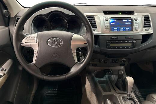 Toyota Hilux vaihtoauto