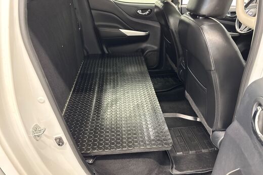 Nissan Navara vaihtoauto