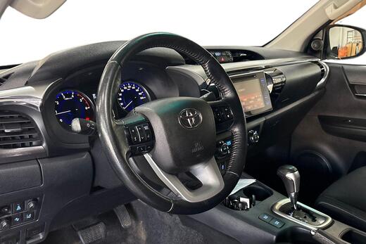 Toyota Hilux vaihtoauto