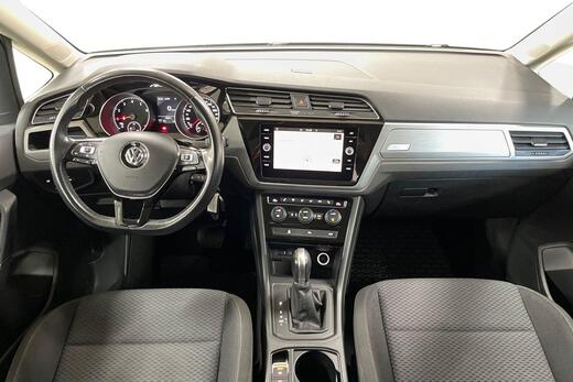 Volkswagen Touran vaihtoauto