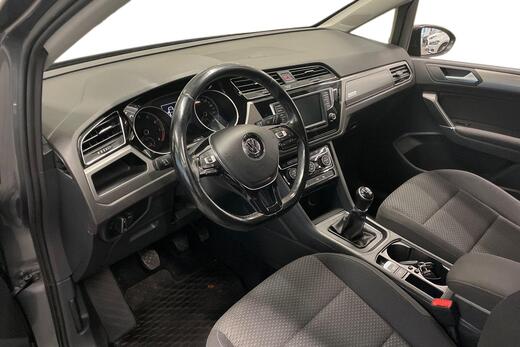 Volkswagen Touran vaihtoauto
